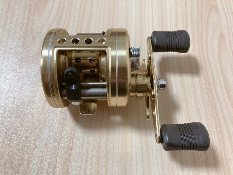 japan made shimano reels Shimano Baitcasting Reel CALCUTTA 201XT Left RH381 Made In Japan #CM