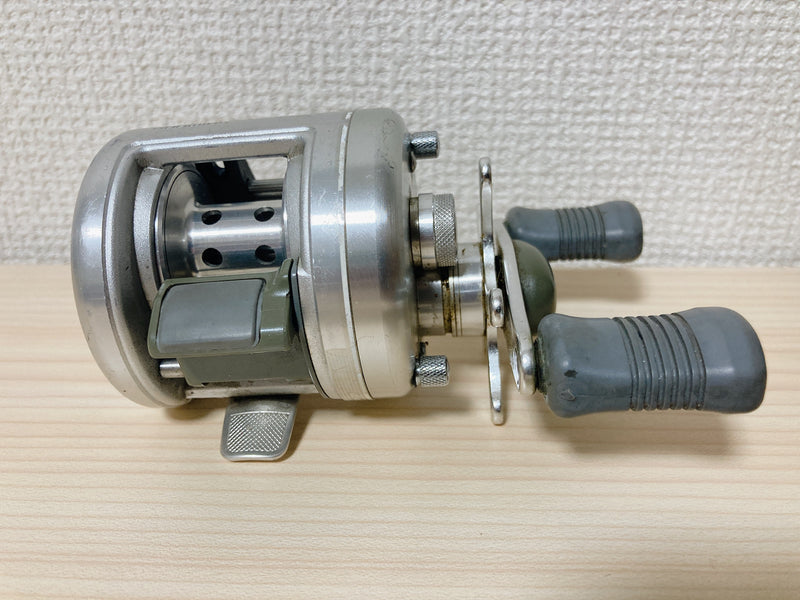 Shimano Baitcasting Reel 92 CALCUTTA 100 Gear Ratio 5.8:1 Right Handle